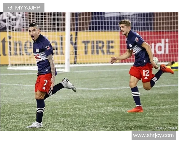 新英格兰与芝加哥的激烈对决展现足球魅力与团队精神 新英格兰与芝加哥的激烈对决展现足球魅力与团队精神